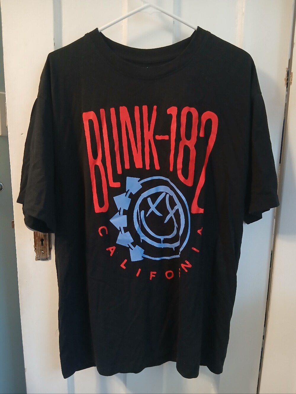 Med Mens Blink 182 Shirt Short Sleeve Tshirt Band Merch Pop Punk Music